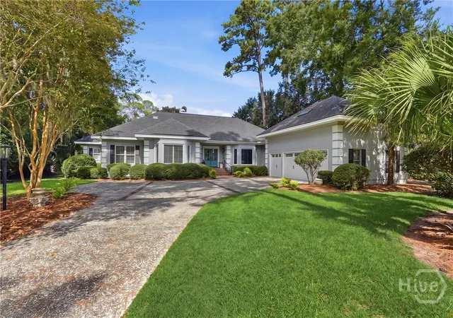 Photo 1 of Single family home for sale at 4 Moonglade Ln, Savannah, GA 31411 | MLS# SA363557 | Listing updated on 2026-09-14