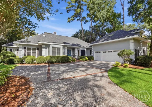 Photo 2 of Single family home for sale at 4 Moonglade Ln, Savannah, GA 31411 | MLS# SA363557 | Listing updated on 2026-09-14