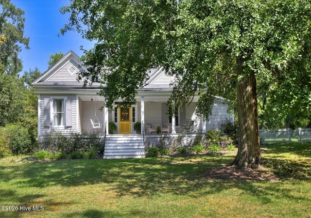 Photo 1 of Single family home for sale at 800 Buncombe St, Edgefield, SC 29824 | MLS# 100608726 | Listing updated on 2026-10-12