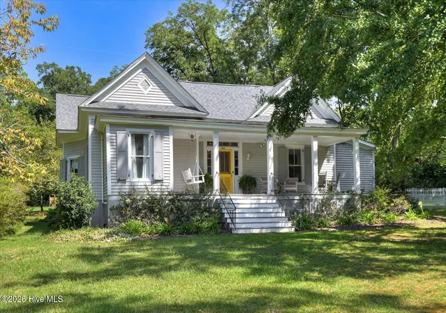 Photo 2 of Single family home for sale at 800 Buncombe St, Edgefield, SC 29824 | MLS# 100608726 | Listing updated on 2026-10-12