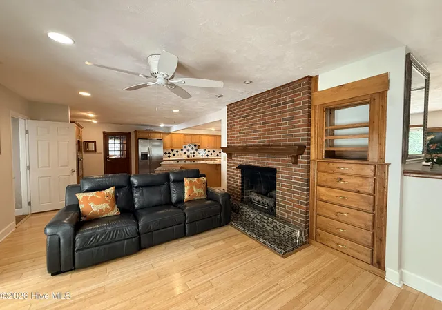 Photo 3 of Single family home for sale at 4825 College Acres Dr, Wilmington, NC 28403 | MLS# 100603118 | Listing updated on 2026-09-12