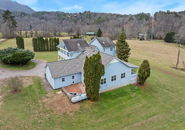 Photo 3 of Single family home for sale at 286 Mccombs Rd, Murphy, NC 28906 | MLS# 98525299 | Listing updated on 2026-10-20