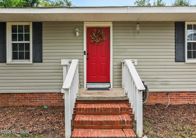 Photo 2 of Single family home for sale at 1001 Skyview Dr, North Augusta, SC 29841 | MLS# 100609761 | Listing updated on 2026-10-16