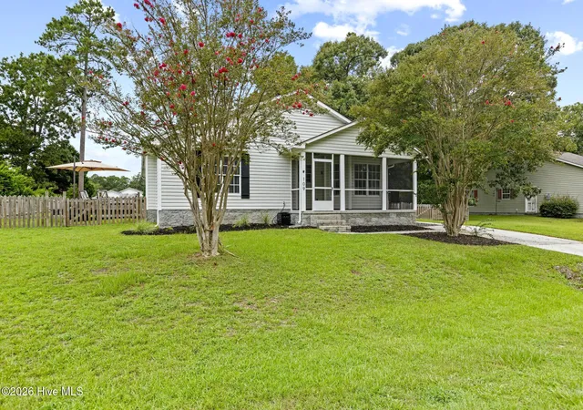 Photo 2 of Single family home for sale at 109 Halls Crk Dr, Swansboro, NC 28584 | MLS# 100602774 | Listing updated on 2026-09-11