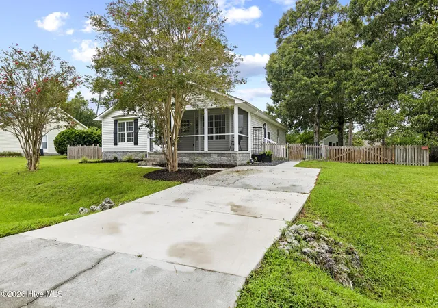 Photo 3 of Single family home for sale at 109 Halls Crk Dr, Swansboro, NC 28584 | MLS# 100602774 | Listing updated on 2026-09-11