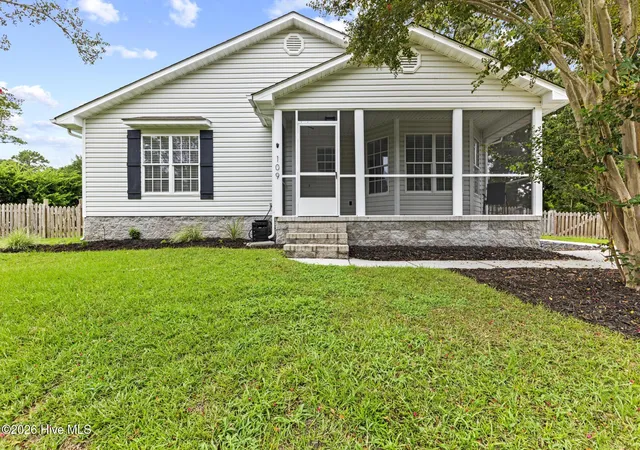 Photo 3 of Single family home for sale at 109 Halls Crk Dr, Swansboro, NC 28584 | MLS# 100602774 | Listing updated on 2026-09-11