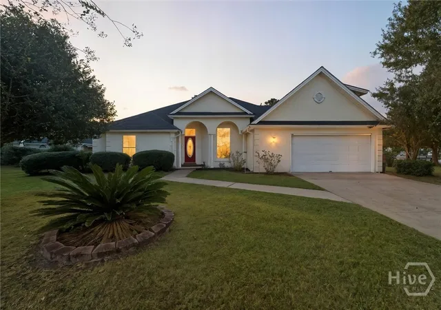 Photo 1 of Single family home for sale at 121 Summer Winds Dr, Savannah, GA 31410 | MLS# SA343424 | Listing updated on 2026-09-04