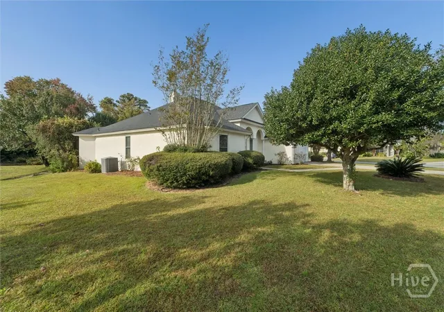 Photo 3 of Single family home for sale at 121 Summer Winds Dr, Savannah, GA 31410 | MLS# SA343424 | Listing updated on 2026-09-04