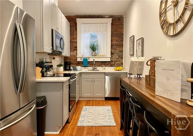 Photo 2 of Condo for sale at 210 E State St, Savannah, GA 31401 | MLS# SA352906 | Listing updated on 2026-09-11