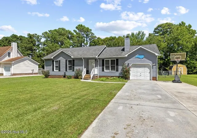 Photo 2 of Single family home for sale at 129 Foster Crk Ct, Swansboro, NC 28584 | MLS# 100601324 | Listing updated on 2026-10-07