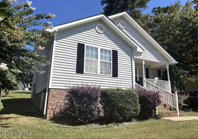 Photo 2 of Single family home for sale at 206 Polly Dr, Oxford, NC 27565 | MLS# 100600468 | Listing updated on 2026-09-10