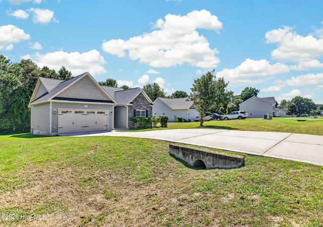 Photo 2 of Single family home for sale at 405 Peppermint Dr, Hubert, NC 28539 | MLS# 100602993 | Listing updated on 2026-09-11
