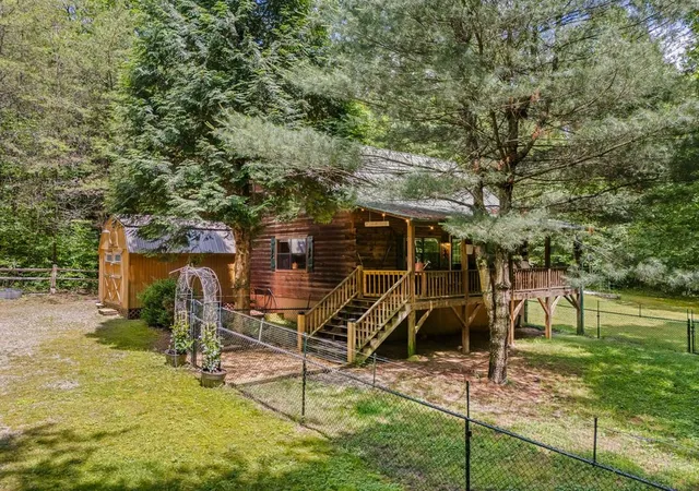 Photo 2 of Single family home for sale at 35 Winding Hl Trl, Murphy, NC 28906 | MLS# 98544179 | Listing updated on 2026-09-11