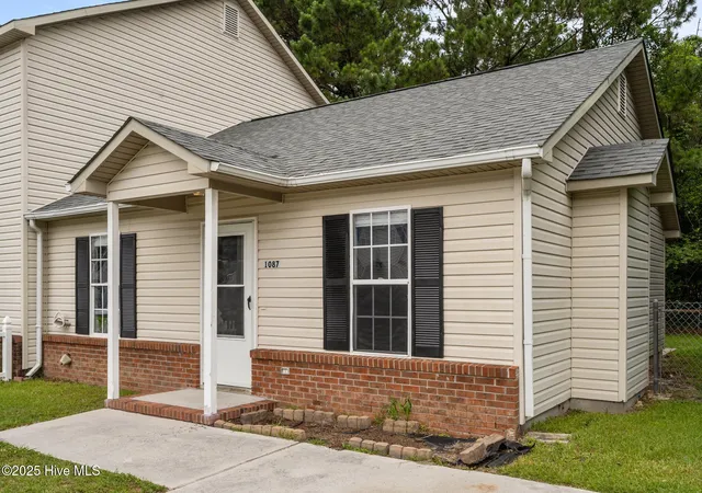 Photo 2 of Townhouse for sale at 1087 W Pueblo Dr, Jacksonville, NC 28546 | MLS# 100601590 | Listing updated on 2026-09-15