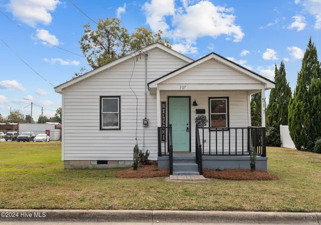 Photo 2 of Single family home for sale at 517 W 7th Street, Washington, NC 27889 | MLS# 100601890 | Listing updated on 2026-09-09