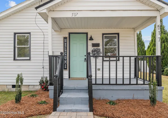 Photo 3 of Single family home for sale at 517 W 7th Street, Washington, NC 27889 | MLS# 100601890 | Listing updated on 2026-09-09