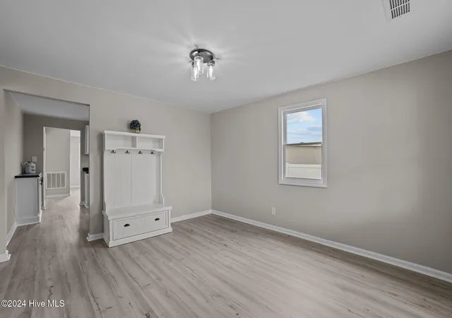Photo 3 of Single family home for sale at 517 W 7th Street, Washington, NC 27889 | MLS# 100601890 | Listing updated on 2026-09-09
