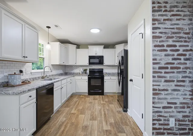 Photo 3 of Single family home for sale at 384 Union Chapel Church Rd, Richlands, NC 28574 | MLS# 100601516 | Listing updated on 2026-09-21