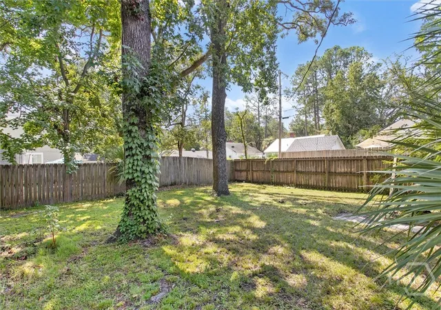 Photo 4 of Single family home for sale at 307 Columbus Dr, Savannah, GA 31405 | MLS# SA362787 | Listing updated on 2026-09-12