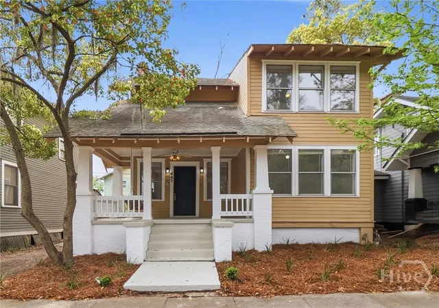 Photo 2 of Single family home for sale at 647 E 37th Street, Savannah, GA 31401 | MLS# SA346482 | Listing updated on 2026-10-19