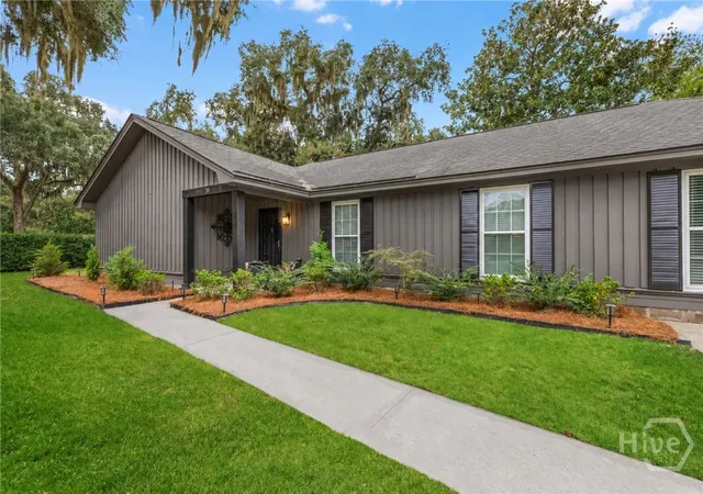 Photo 1 of Single family home for sale at 26 River Oaks Rd, Savannah, GA 31410 | MLS# SA365897 | Listing updated on 2026-10-16