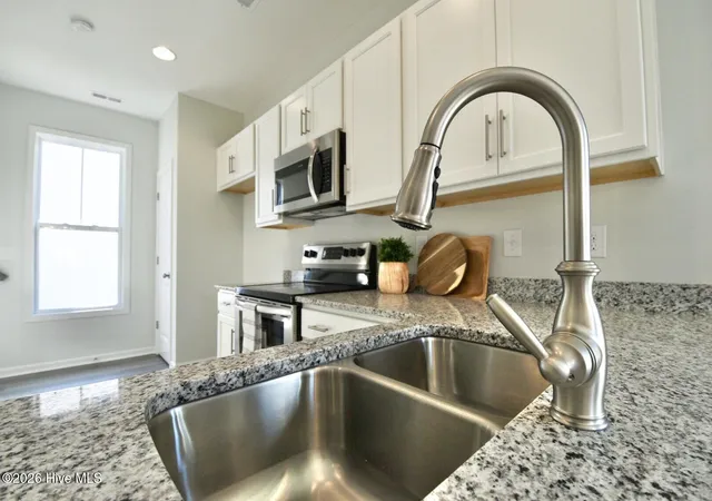 Photo 3 of Single family home for sale at 109 Bristol Bay Dr, Lake Waccamaw, NC 28450 | MLS# 100602028 | Listing updated on 2026-09-11