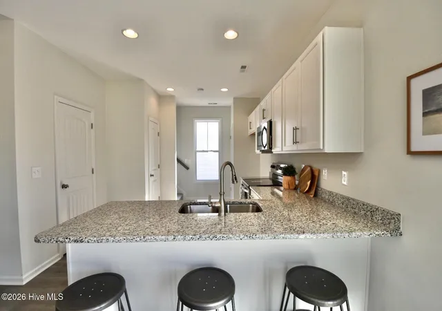 Photo 4 of Single family home for sale at 109 Bristol Bay Dr, Lake Waccamaw, NC 28450 | MLS# 100602028 | Listing updated on 2026-09-11