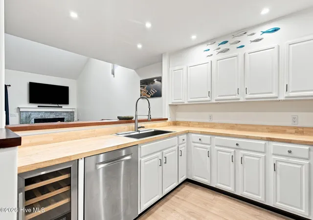 Listing Photo 4 - Condo for sale in building located at 1800 Eastwood Rd, Wilmington, NC 28403 - Unit #Apt 118