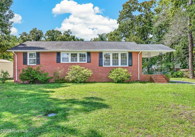 Photo 1 of Single family home for sale at 923 Sioux Dr, Jacksonville, NC 28540 | MLS# 100602568 | Listing updated on 2026-09-23