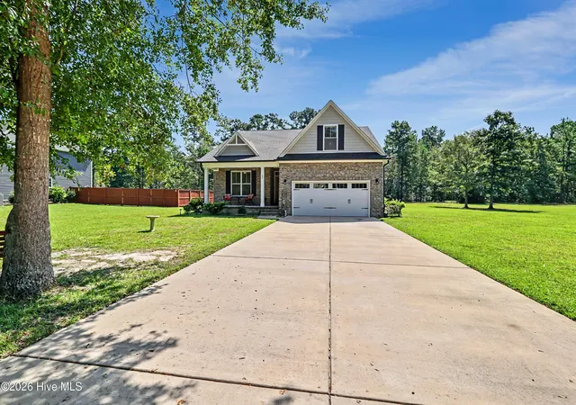 Photo 3 of Single family home for sale at 25 S Beatrice Dr, Rocky Point, NC 28457 | MLS# 100601015 | Listing updated on 2026-09-14