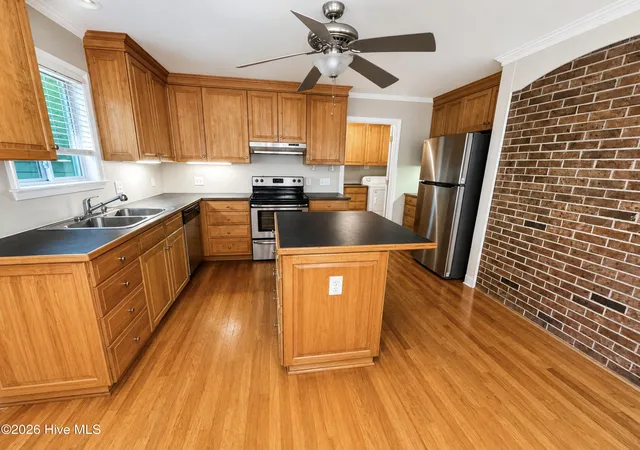 Photo 2 of Single family home for sale at 1405 N Overlook Dr, Greenville, NC 27858 | MLS# 100601154 | Listing updated on 2026-09-08