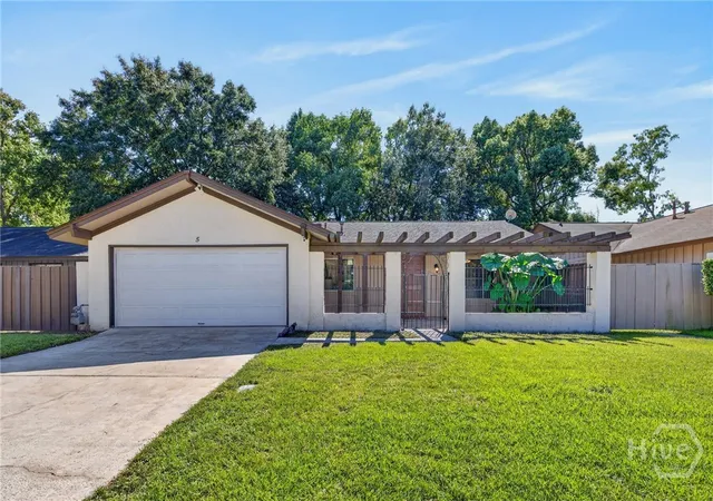 Photo 2 of Single family home for sale at 5 Marseilles Ct, Savannah, GA 31419 | MLS# SA365448 | Listing updated on 2026-10-10