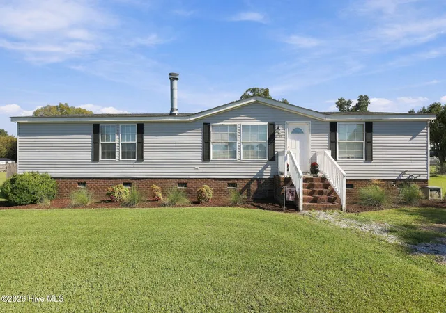Manufactured home for sale at 102 Wildcat Ct, Richlands, NC 28574 | MLS# 100609222