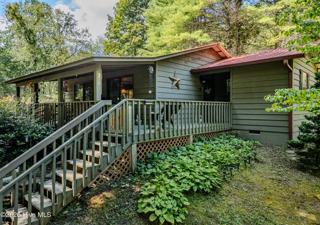 Photo 3 of Single family home for sale at 372 Hunter Ridge, Murphy, NC 28906 | MLS# 100600578 | Listing updated on 2026-09-04