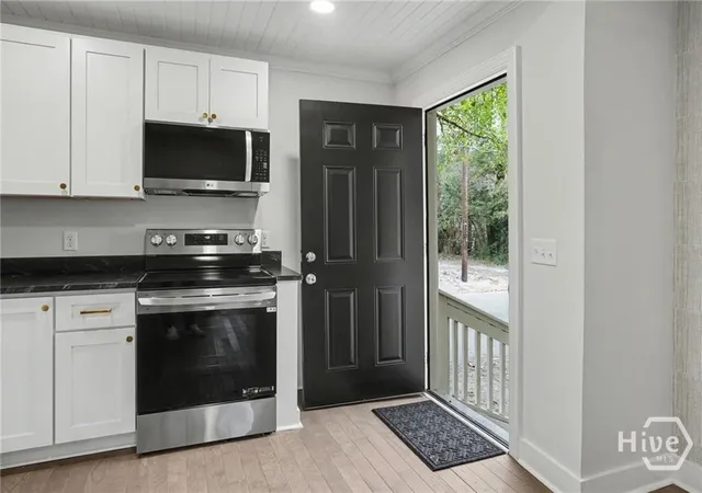 Photo 2 of Single family home for sale at 121 W 61st Street, Savannah, GA 31405 | MLS# SA362640 | Listing updated on 2026-09-17