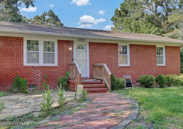 Photo 2 of Single family home for sale at 122 E Brandywine Cir, Wilmington, NC 28411 | MLS# 100584698 | Listing updated on 2026-09-10