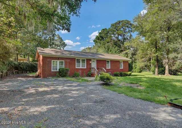 Photo 3 of Single family home for sale at 122 E Brandywine Cir, Wilmington, NC 28411 | MLS# 100584698 | Listing updated on 2026-09-10