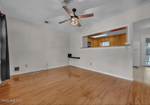 Photo 3 of Single family home for sale at 122 E Brandywine Cir, Wilmington, NC 28411 | MLS# 100584698 | Listing updated on 2026-09-10
