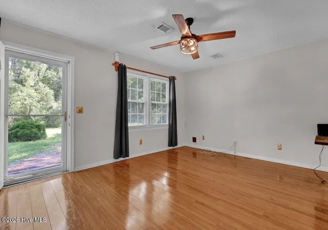 Photo 4 of Single family home for sale at 122 E Brandywine Cir, Wilmington, NC 28411 | MLS# 100584698 | Listing updated on 2026-09-10