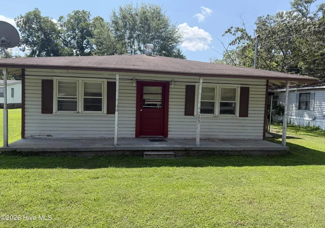 Photo 1 of Single family home for sale at 207 S Plume St, Roper, NC 27970 | MLS# 100600932 | Listing updated on 2026-10-08
