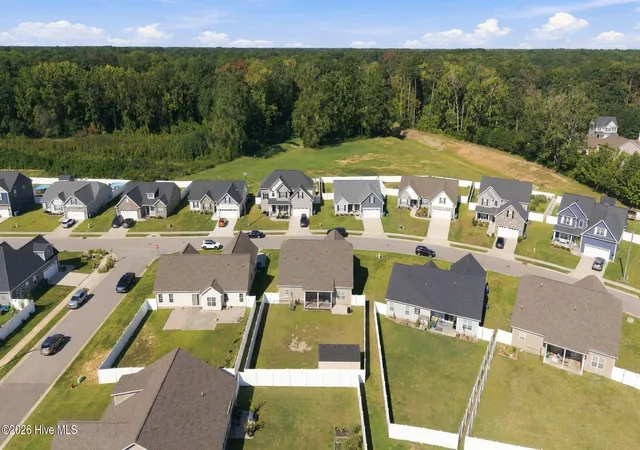 Photo 4 of Single family home for sale at 613 Knoll Cir, Greenville, NC 27858 | MLS# 100603217 | Listing updated on 2026-09-17
