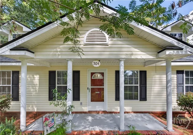 Photo 1 of Single family home for sale at 504 Lake Dr, Midway, GA 31320 | MLS# SA364173 | Listing updated on 2026-09-10
