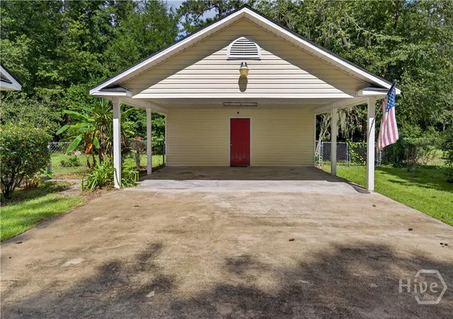 Photo 4 of Single family home for sale at 504 Lake Dr, Midway, GA 31320 | MLS# SA364173 | Listing updated on 2026-09-10
