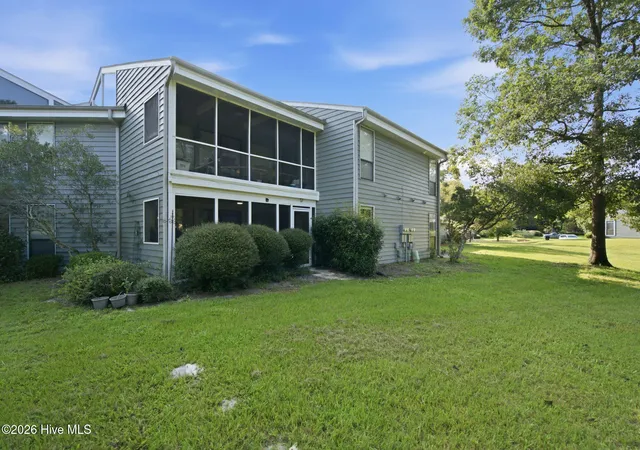 Listing Photo 5 - Condo for sale in building located at 728 Azalea Dr, Hampstead, NC 28443 - Unit #423