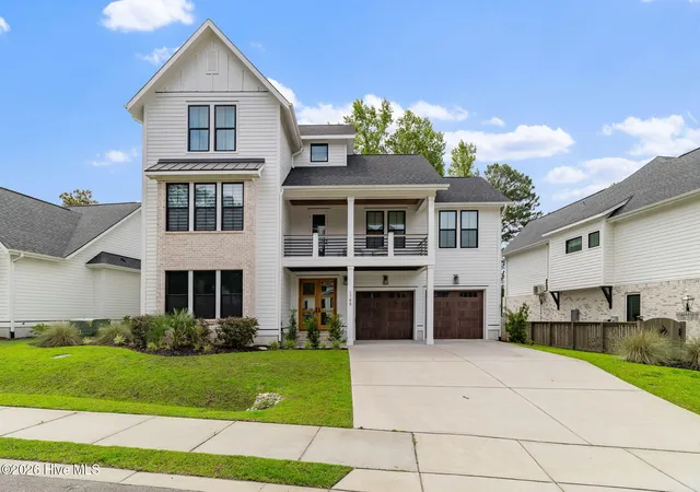 Photo 3 of Single family home for sale at 1748 Herons View Dr, Wilmington, NC 28401 | MLS# 100577625 | Listing updated on 2026-09-02