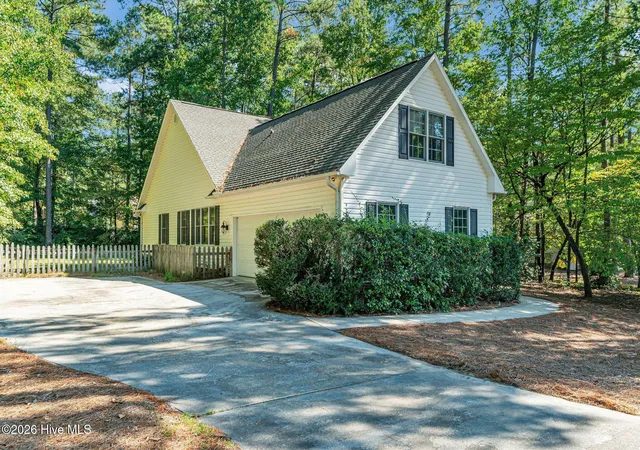 Photo 2 of Single family home for sale at 505 Elk Rd, Southern Pines, NC 28387 | MLS# 100608989 | Listing updated on 2026-10-19