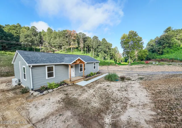 Photo 3 of Single family home for sale at 27 Betty Sue Deyton Rd, Robbinsville, NC 28771 | MLS# 100601955 | Listing updated on 2026-09-08