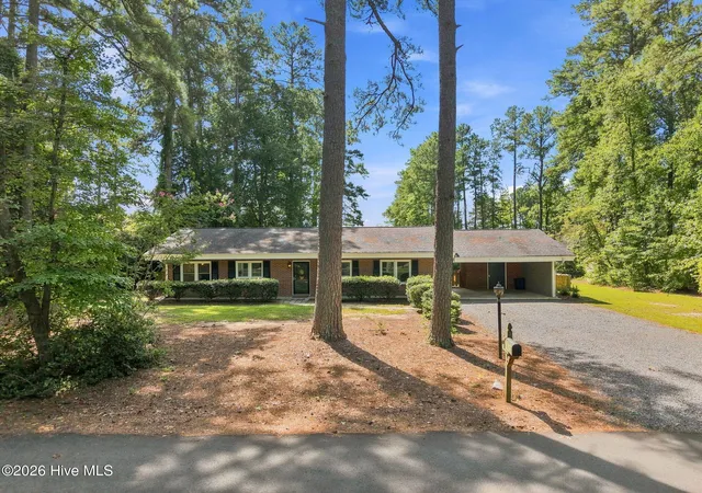 Photo 3 of Single family home for sale at 117 Lakeview Dr, Whispering Pines, NC 28327 | MLS# 100602764 | Listing updated on 2026-10-05
