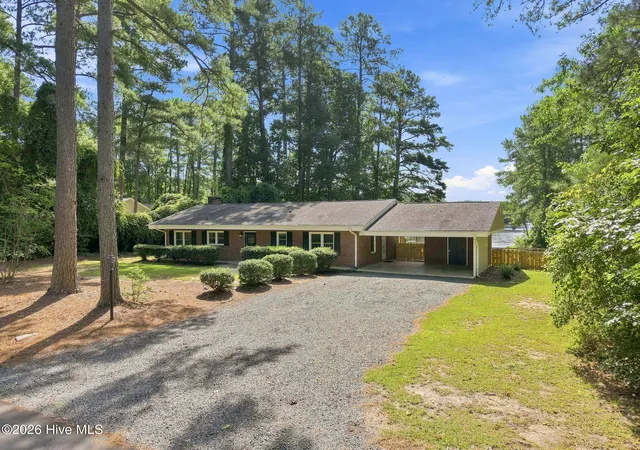 Photo 4 of Single family home for sale at 117 Lakeview Dr, Whispering Pines, NC 28327 | MLS# 100602764 | Listing updated on 2026-10-05
