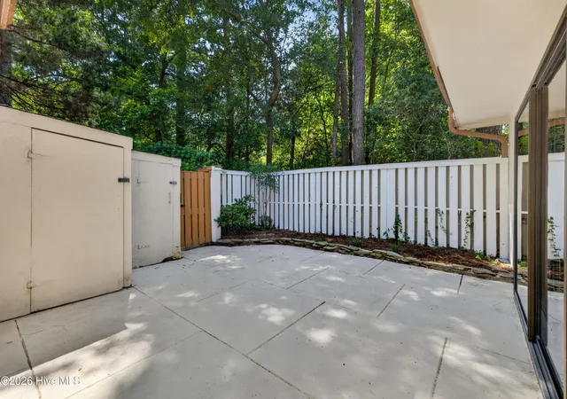 Listing Photo 5 - Condo for sale in building located at 2008 Albert Cir, Wilmington, NC 28403